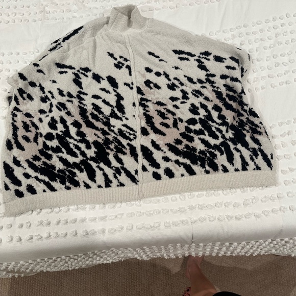 Cozychic Cheetah Print Poncho In Cream Black - Picture 3 of 3
